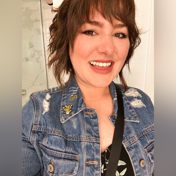 Meet your Posher, Lizzie - Picture 2 of 2